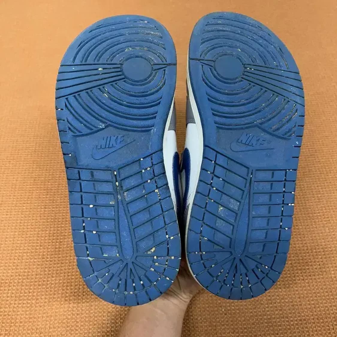 나이키 에어 조던 1 미드 시멘트 그레이 블루 운동화 260 G08776 상품이미지4