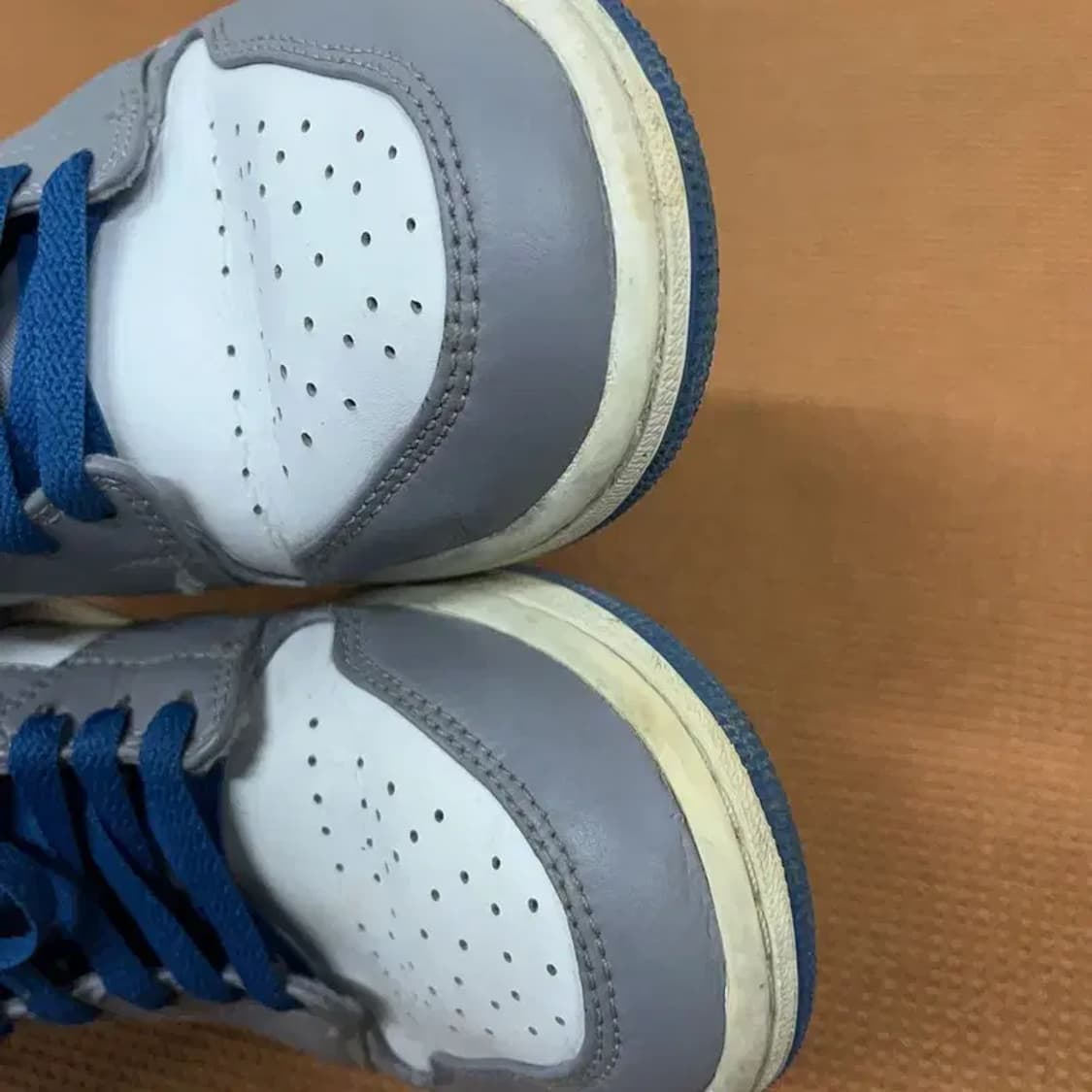나이키 에어 조던 1 미드 시멘트 그레이 블루 운동화 260 G08776 상품이미지6