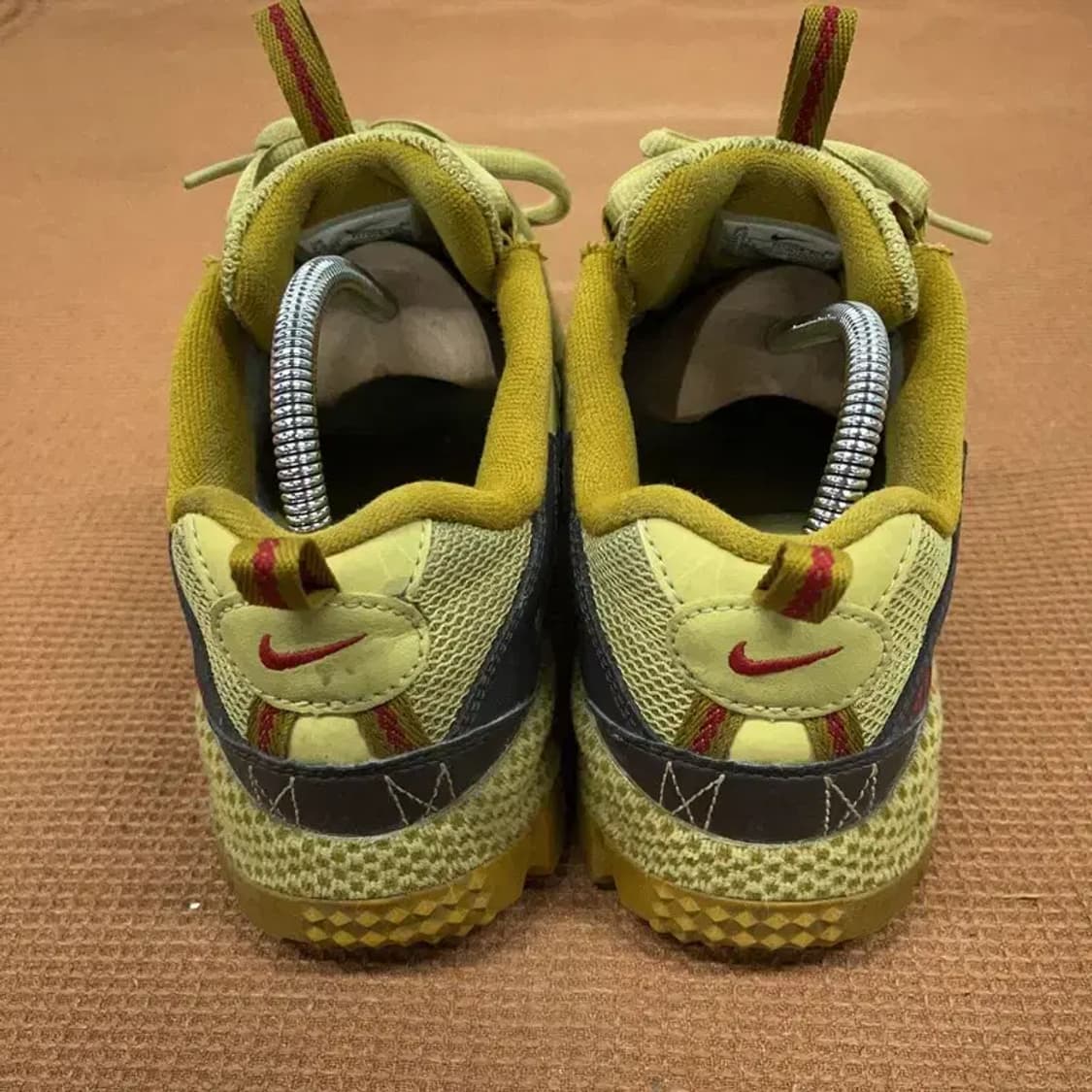 나이키 에어 휴마라 버프 골드 런닝화 운동화 255 G08778 상품이미지2