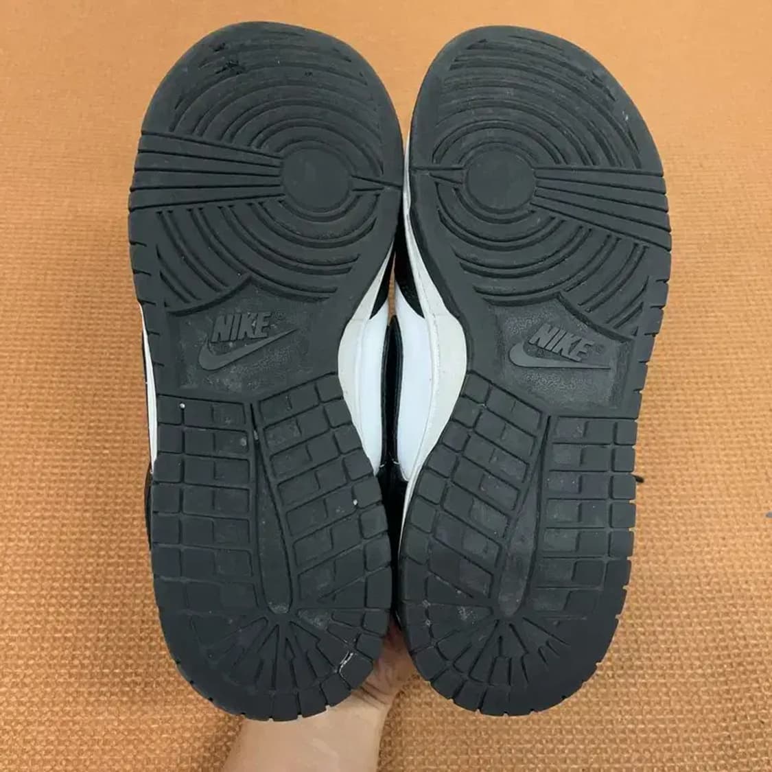 나이키 덩크 로우 레트로 범고래 스니커즈 운동화 255 G08784 상품이미지4