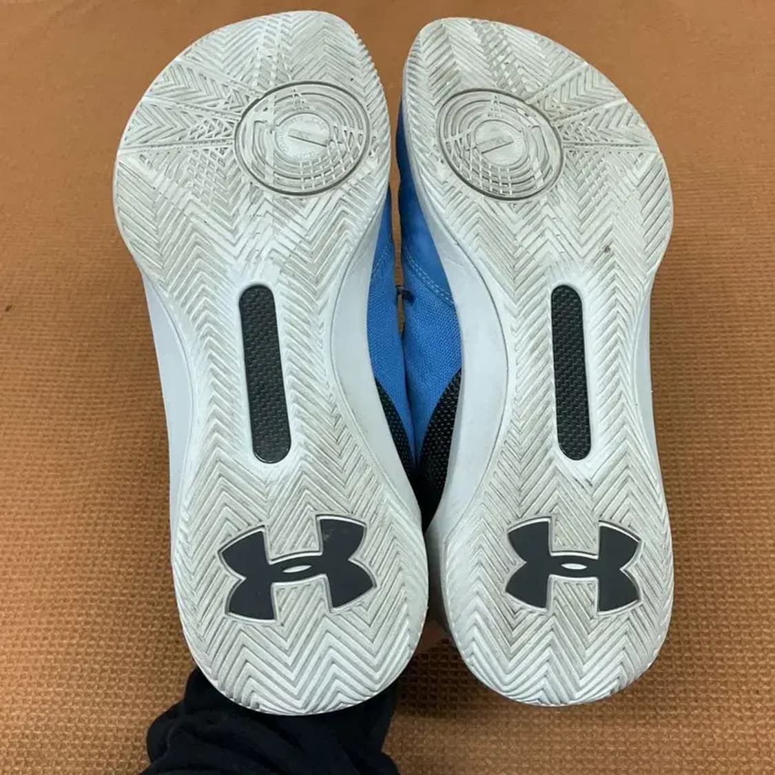 언더아머 커리 3 로우 농구화 운동화 UK8 G08810 상품이미지4