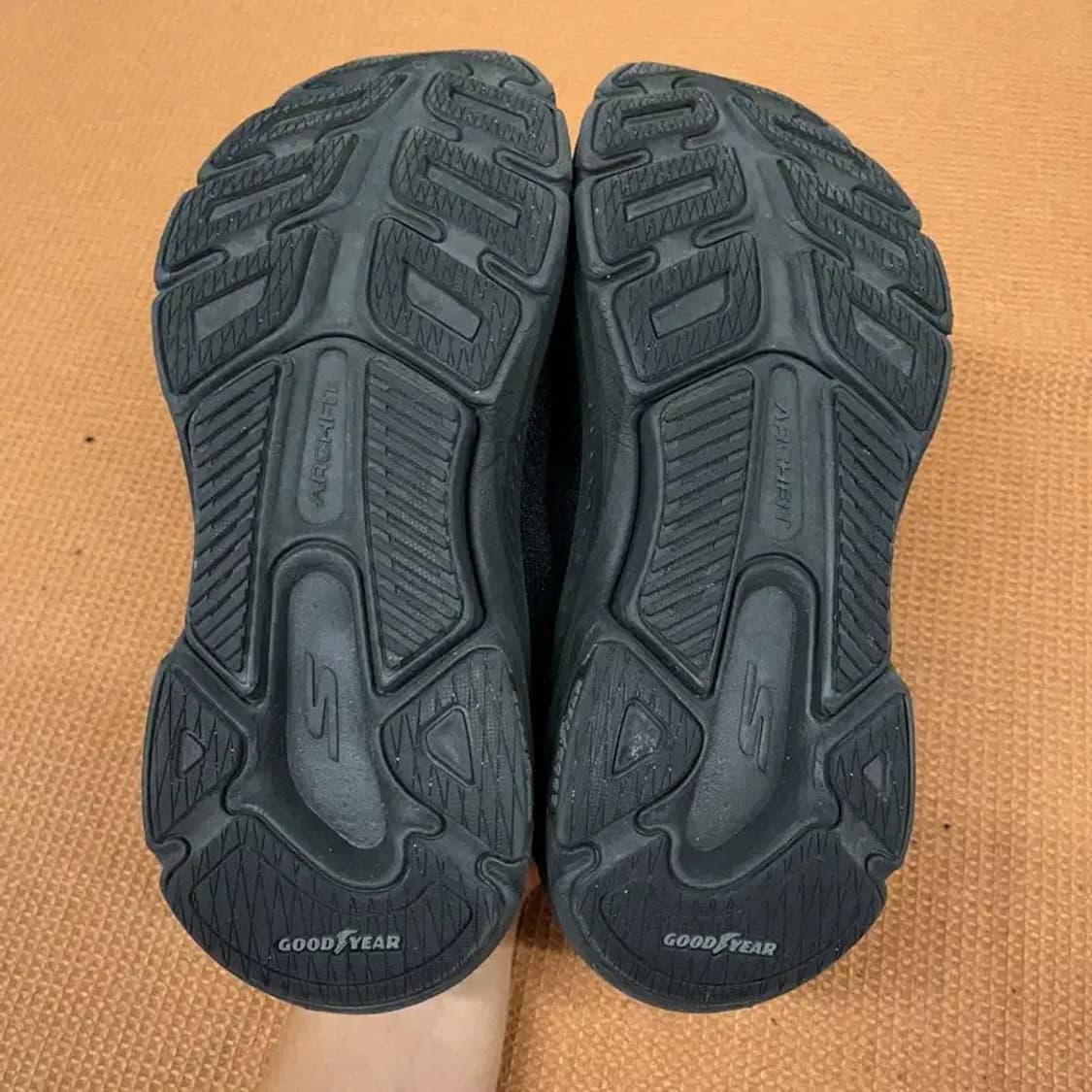 스케쳐스 슬립인 맥스 쿠셔닝 아치핏 슬립온 250 G08872 상품이미지4