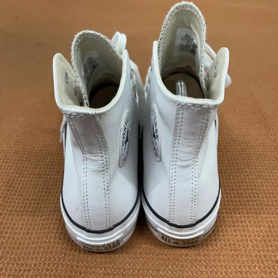 컨버스 척테일러 올스타 리프트 클린 레더 스니커즈 240 G08907 상품이미지2