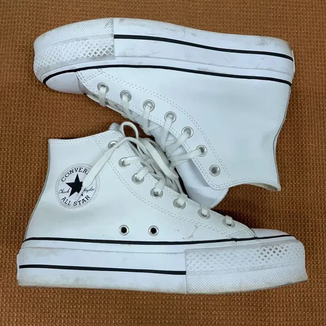 컨버스 척테일러 올스타 리프트 클린 레더 스니커즈 240 G08907 상품이미지3