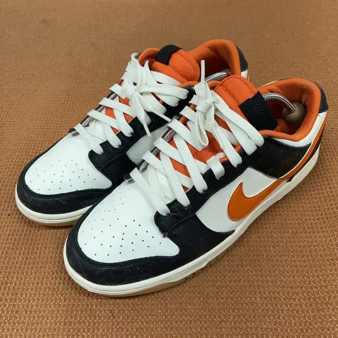 나이키 덩크 로우 레트로 프리미엄 할로윈 스니커즈 280 G08930 상품이미지1