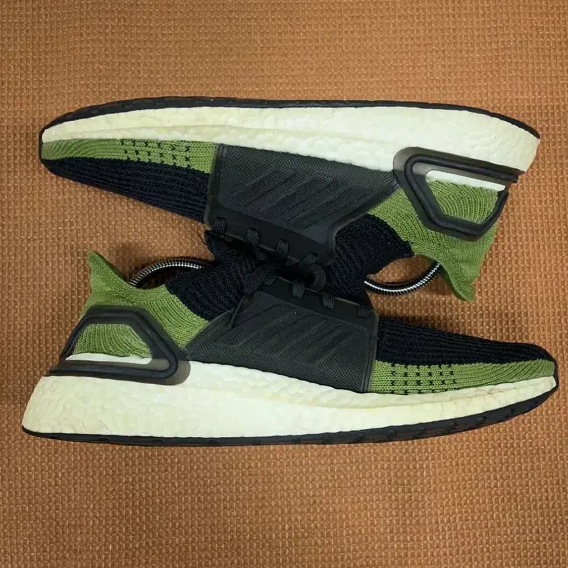 아디다스 울트라 부스트 19 블랙 올리브 운동화 255 G08968 상품이미지3