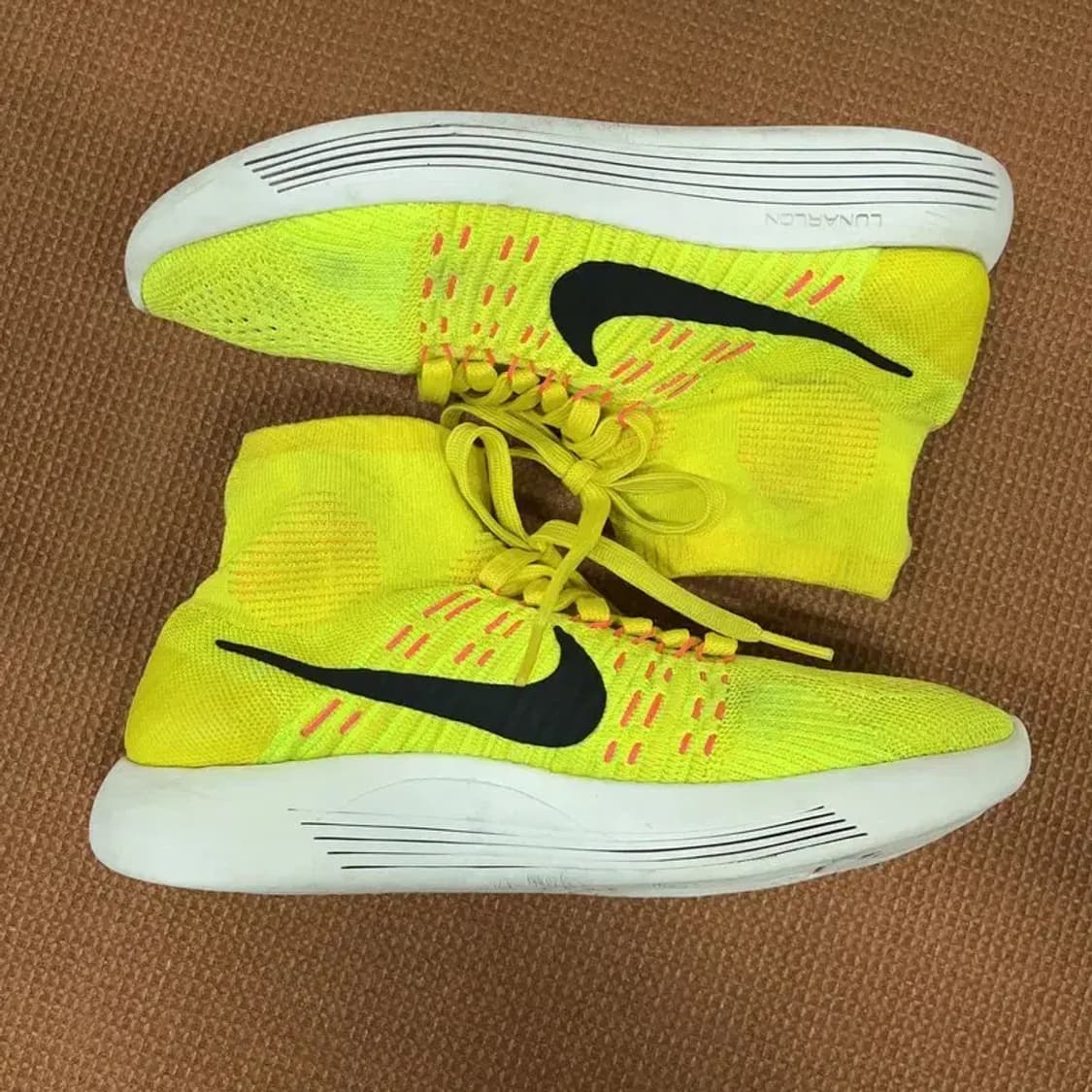 나이키 루나에픽 플라이니트 옐로우 런닝화 운동화 250 G08969 상품이미지3