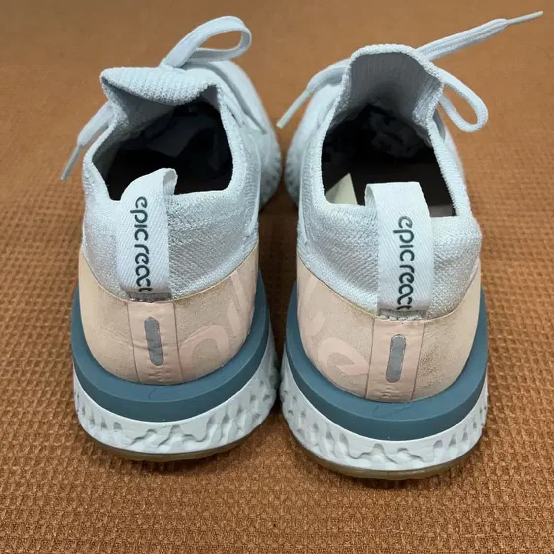 나이키 에픽 리액트 플라이니트 운동화 런닝화 235 G08970 상품이미지2