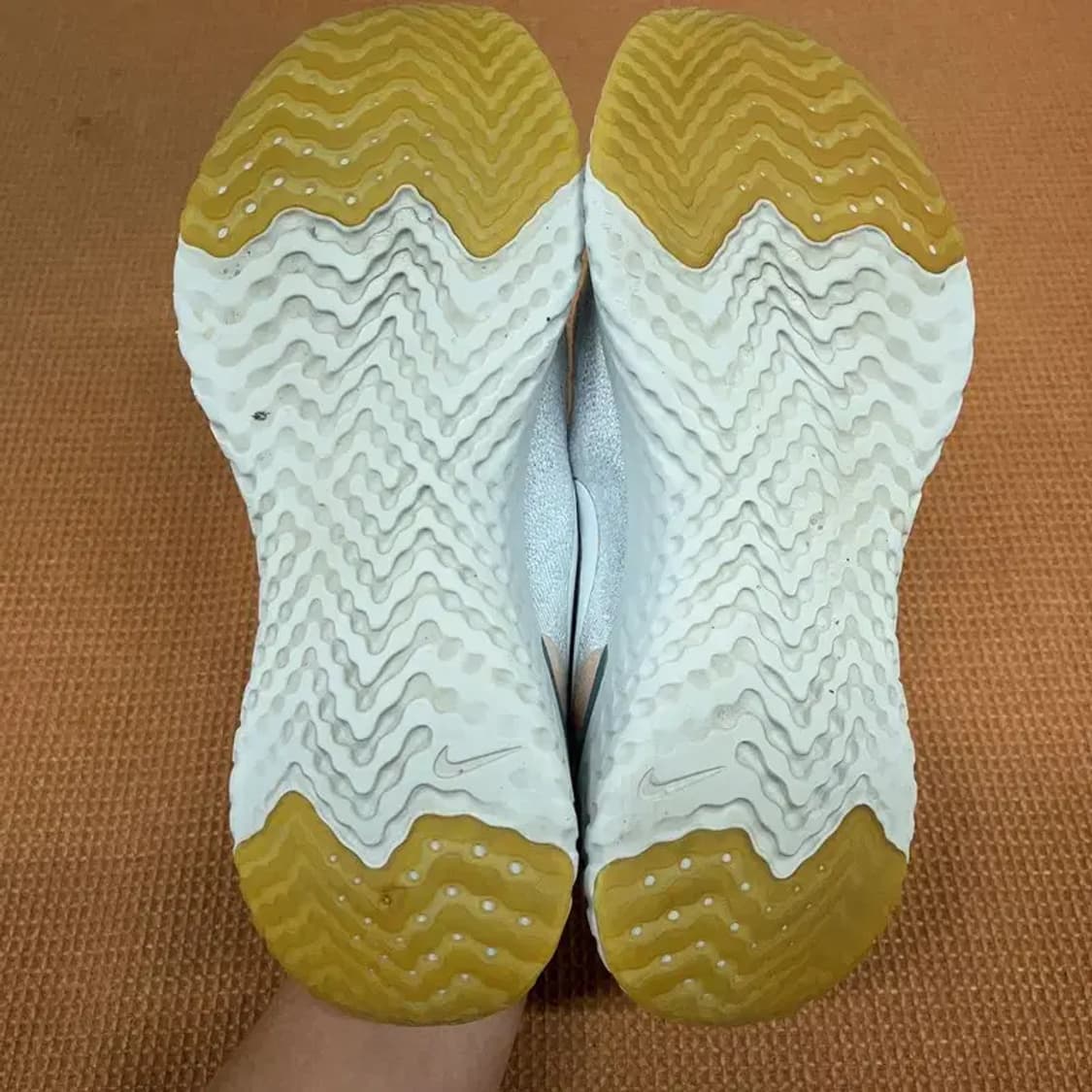 나이키 에픽 리액트 플라이니트 운동화 런닝화 235 G08970 상품이미지4