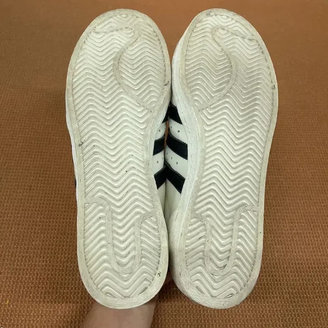 아디다스 슈퍼스타 82 오프 화이트 코어 스니커즈 280 G08974 상품이미지4