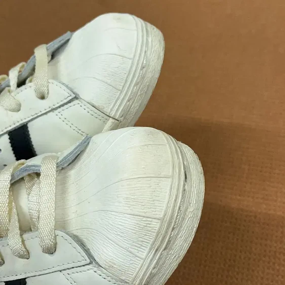 아디다스 슈퍼스타 82 오프 화이트 코어 스니커즈 280 G08974 상품이미지6