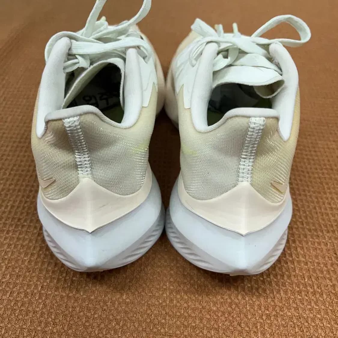 나이키 줌 그래비티 2 런닝화 운동화 230 G08995 상품이미지2