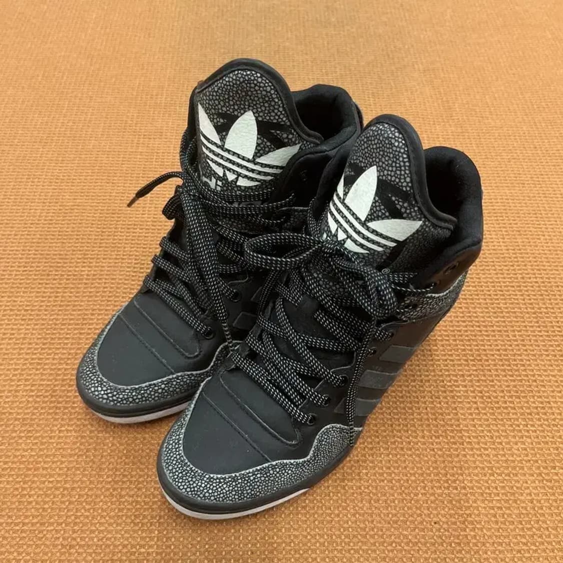 아디다스 오리지널 애티튜드 업 스니커즈 운동화 220 G06629 상품이미지1