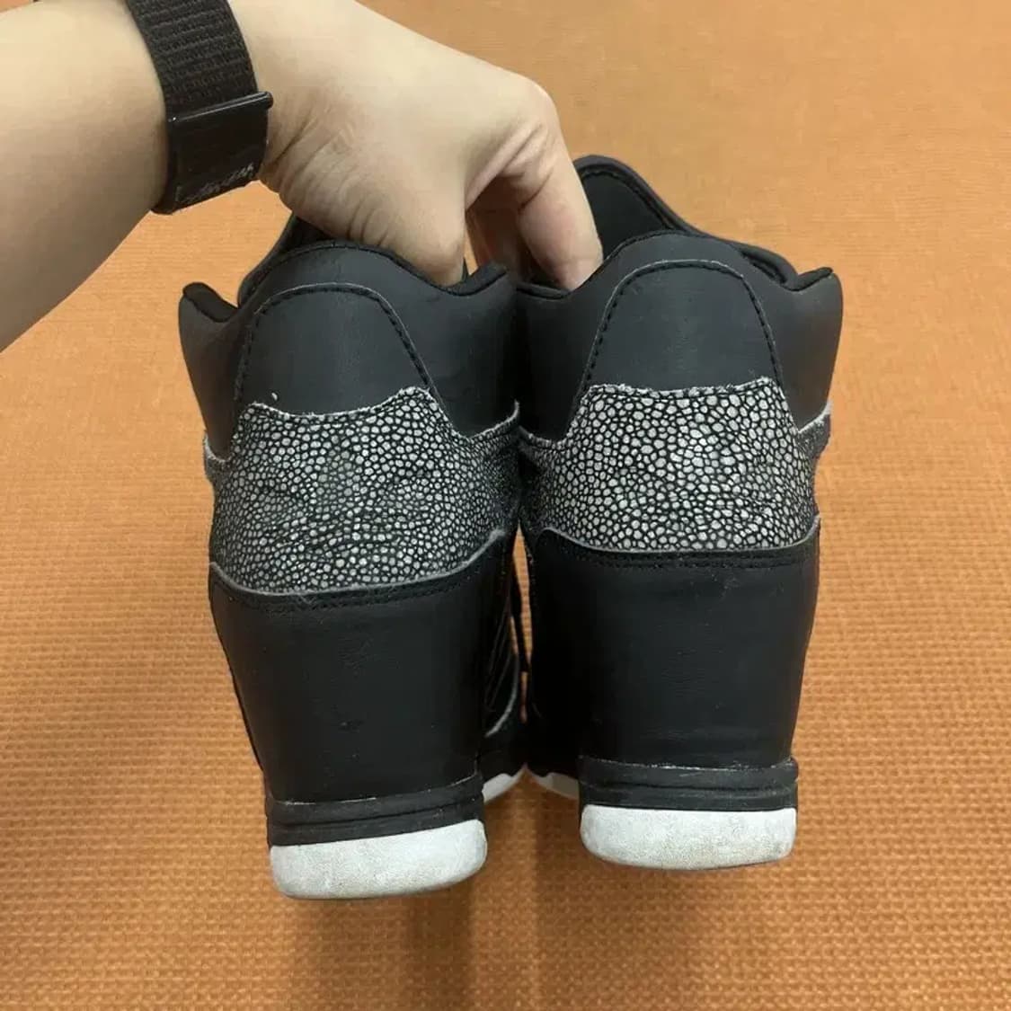 아디다스 오리지널 애티튜드 업 스니커즈 운동화 220 G06629 상품이미지2