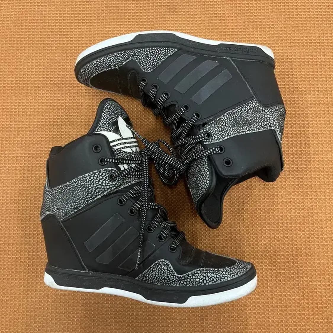 아디다스 오리지널 애티튜드 업 스니커즈 운동화 220 G06629 상품이미지3