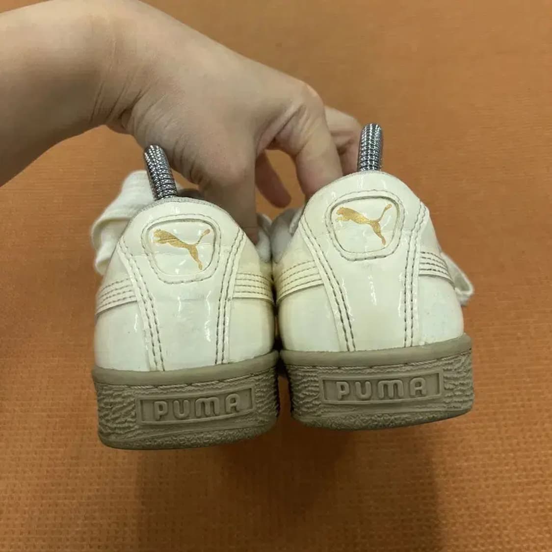 푸마 바스켓 하트 페이턴트 스니커즈 운동화 220 G06733 상품이미지2