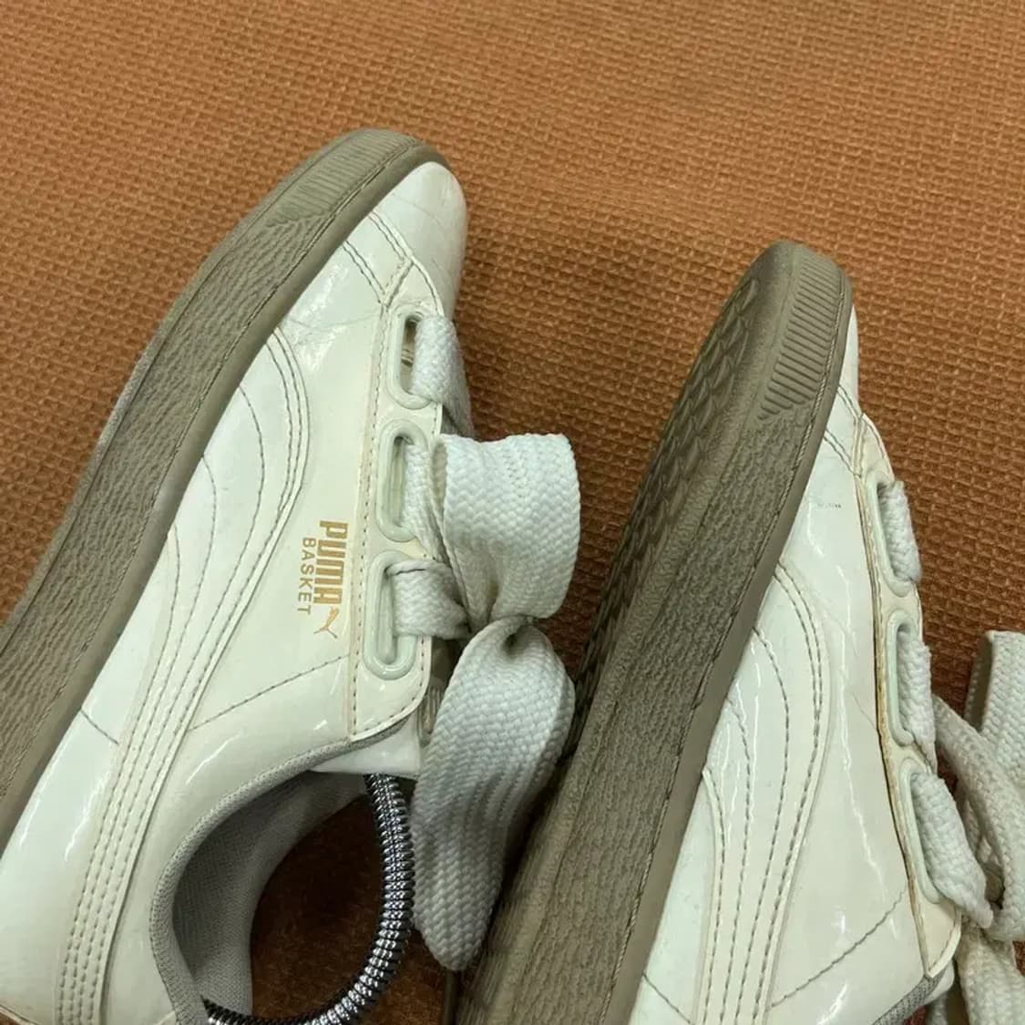 푸마 바스켓 하트 페이턴트 스니커즈 운동화 220 G06733 상품이미지6