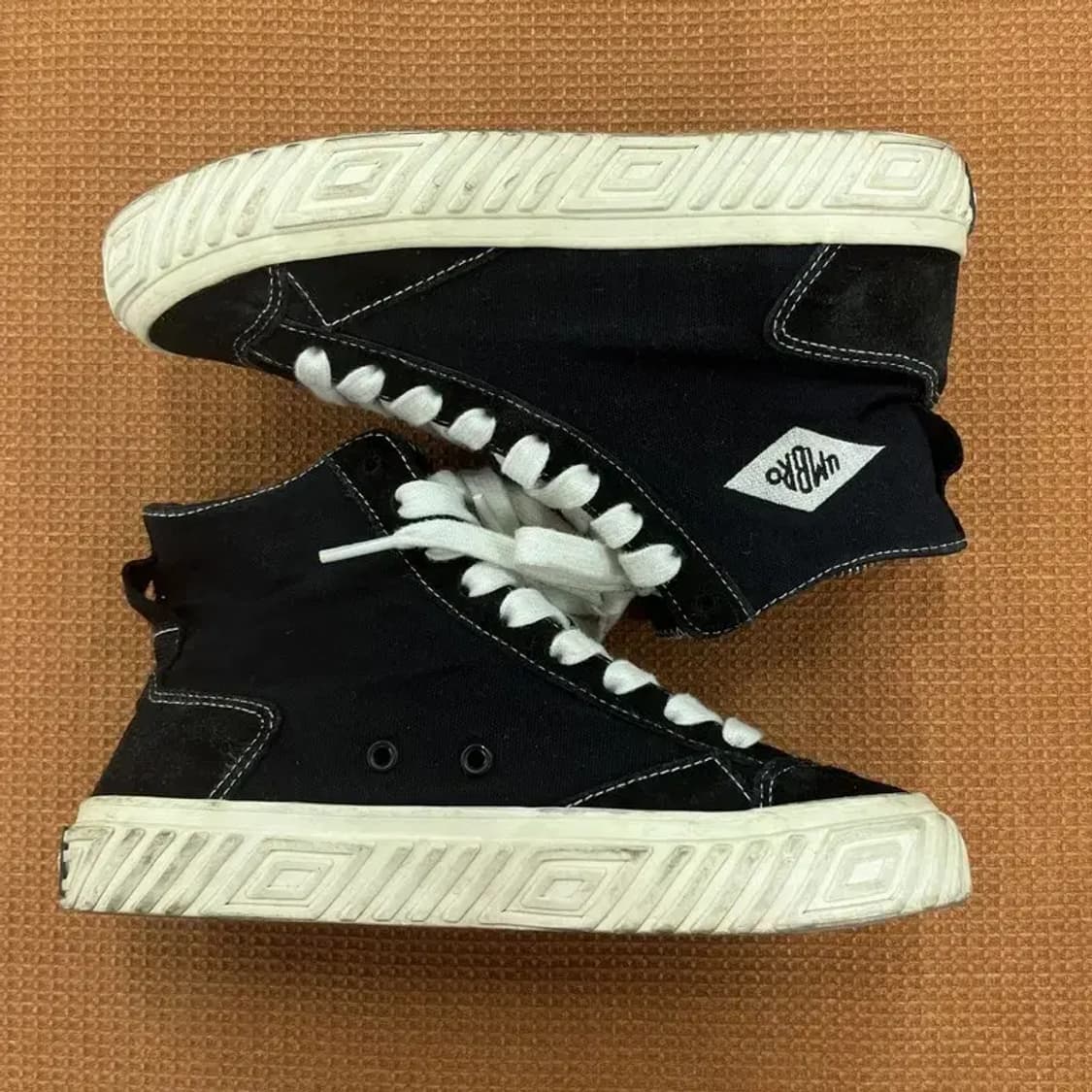 엄브로 더비스타 하이 스니커즈 운동화 230 G06763 상품이미지3