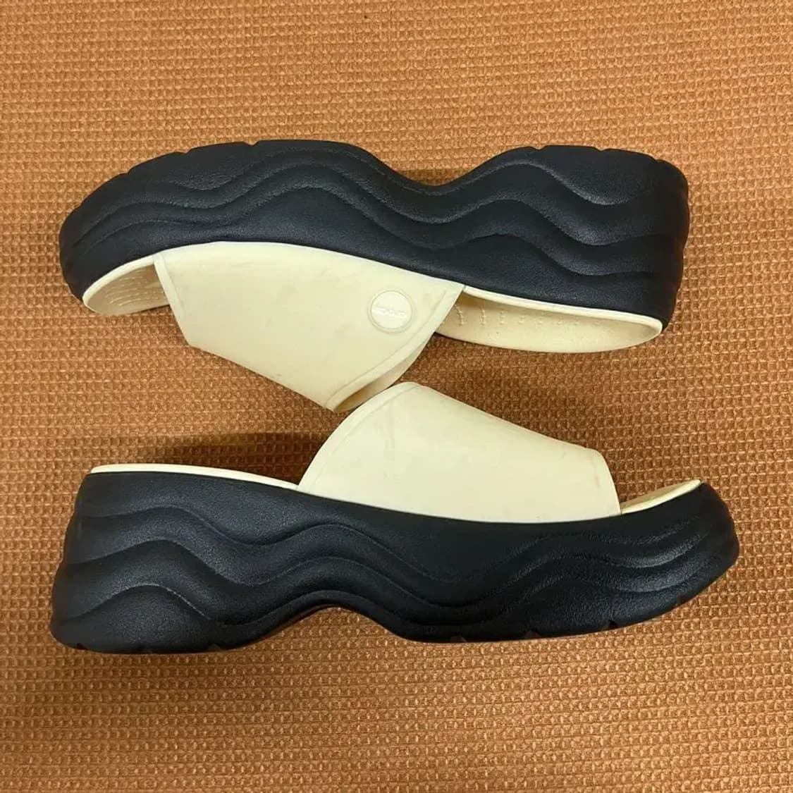 크록스 스카이라인 슬라이드 슬리퍼 W5 G06854 상품이미지3