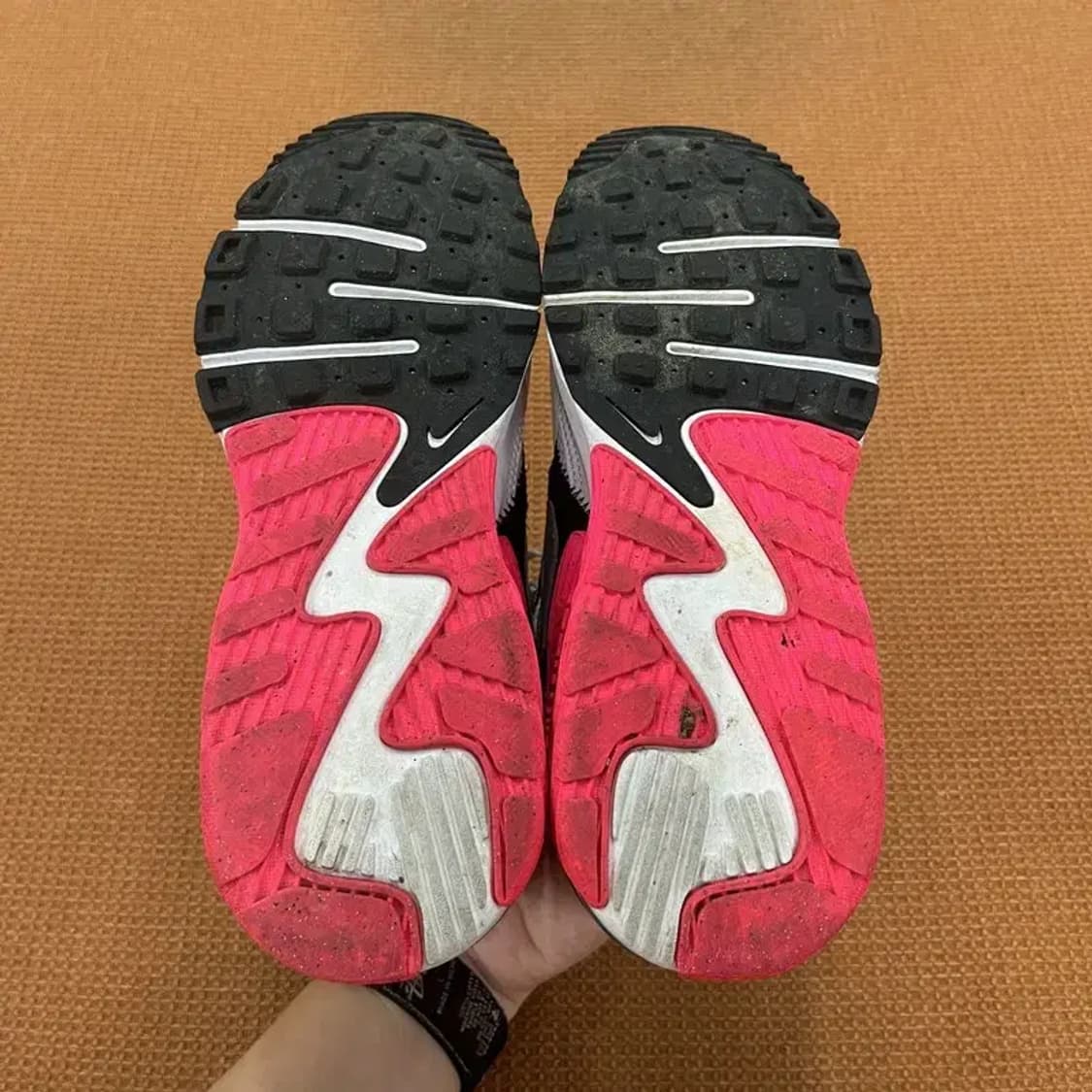 나이키 에어맥스 엑시 스니커즈 운동화 235 G06783 상품이미지4