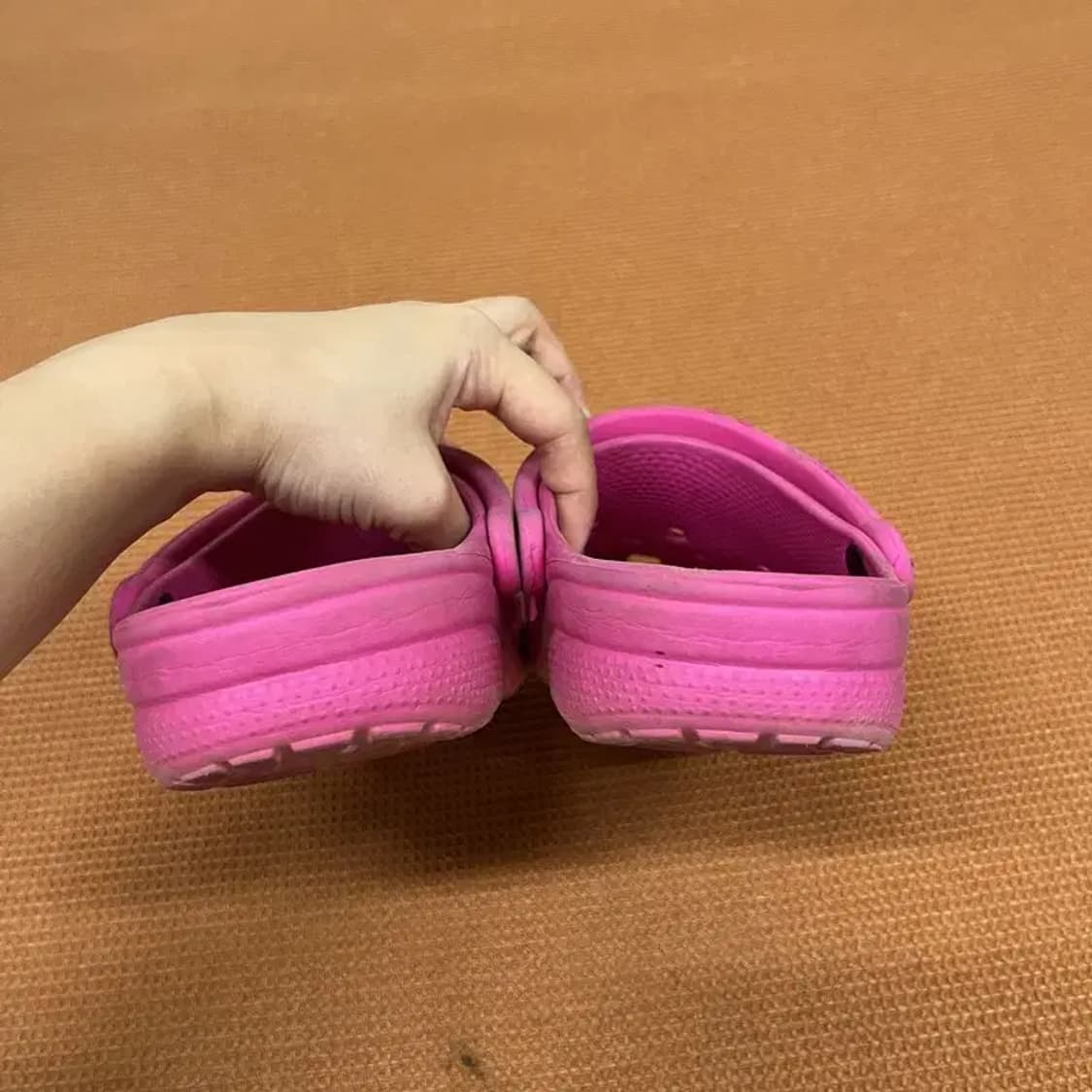 크록스 클래식 슬리퍼 샌들 W8 G06897 상품이미지2