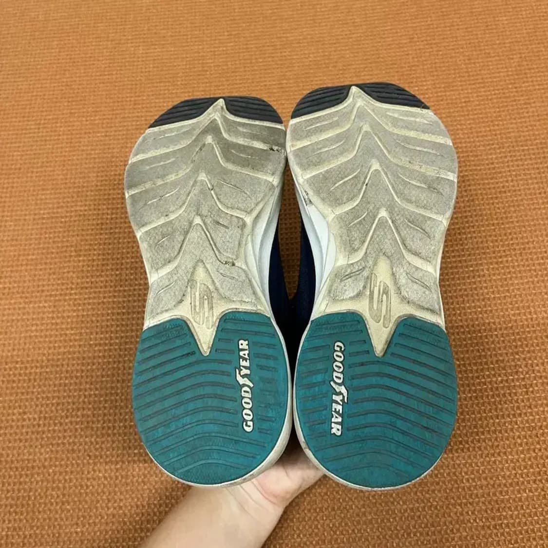 스케쳐스 아치핏 글라이드 스텝 런닝화 운동화 235 G06919 상품이미지4