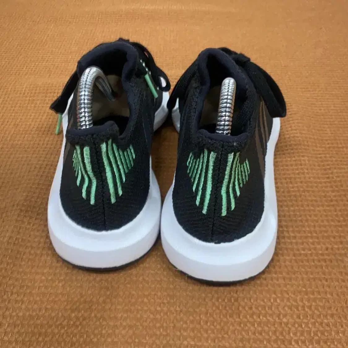 아디다스 스위프트런 런닝화 운동화 225 G06956 상품이미지2