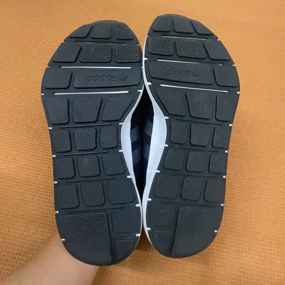 아디다스 스위프트런 런닝화 운동화 225 G06956 상품이미지4