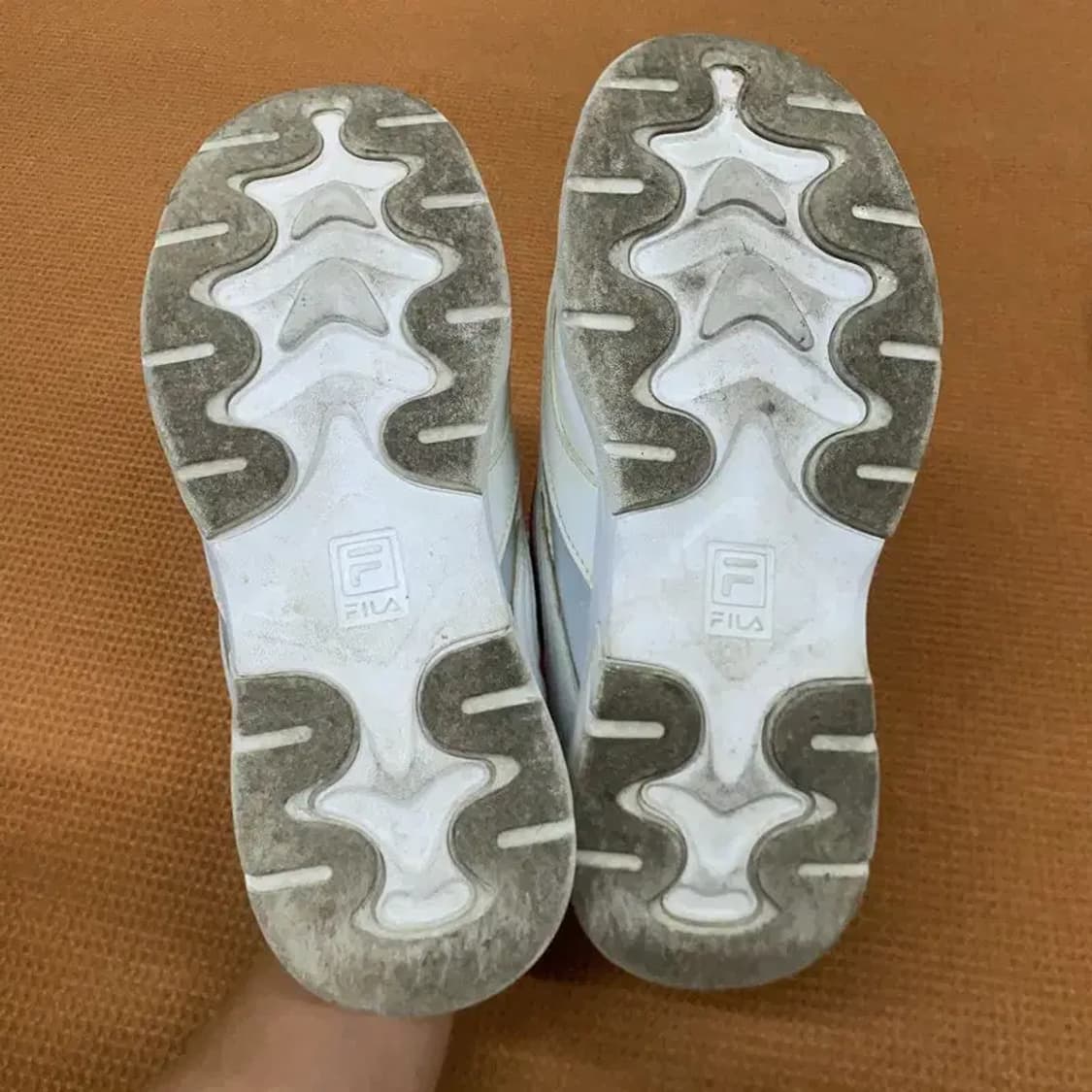 필라 테이피테잎 스니커즈 운동화 240 G06972 상품이미지4