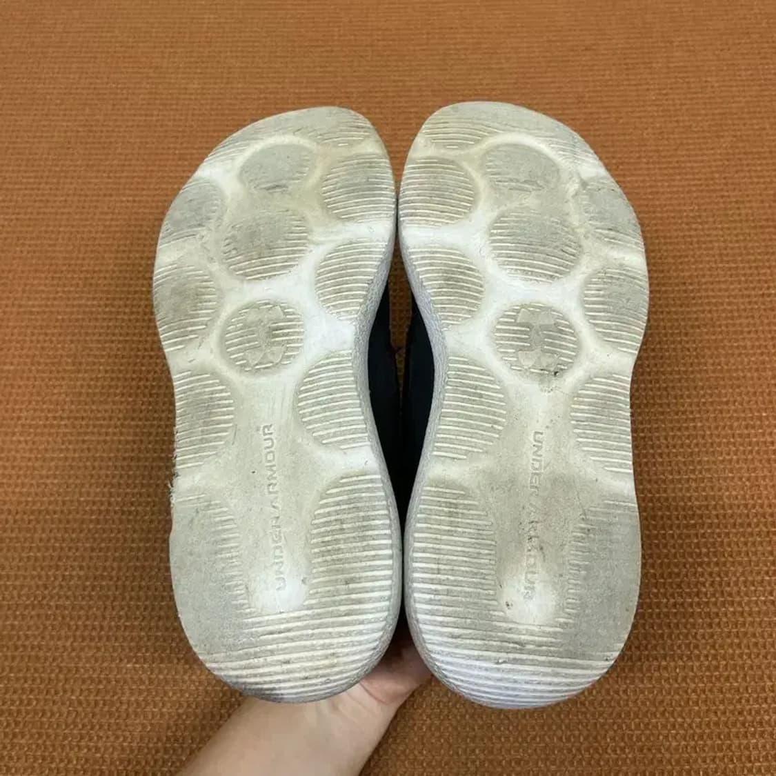 언더아머 UA 런플레이 런닝화 운동화 250 G07013 상품이미지4