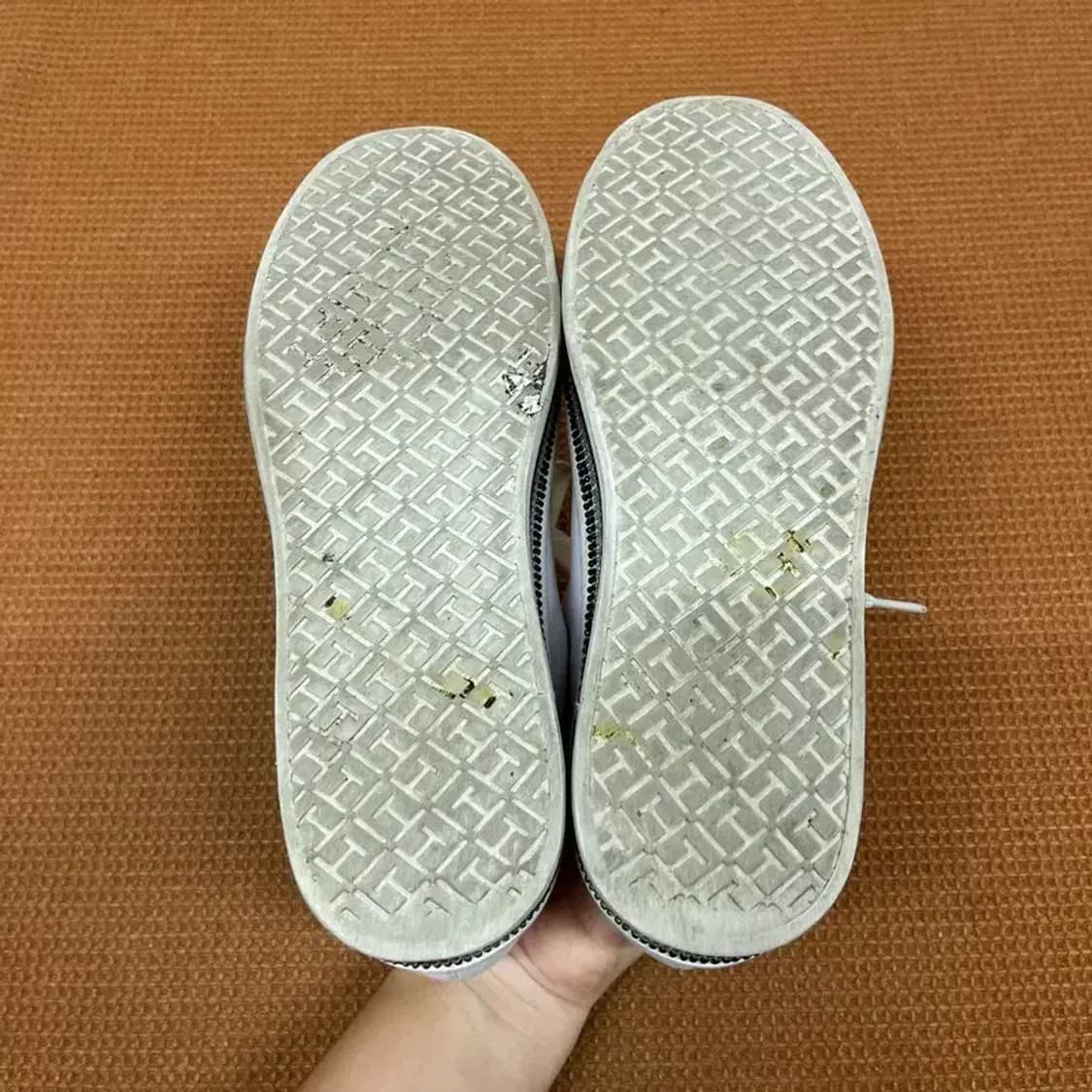 타미힐피거 소가죽 스터드 스니커즈 운동화 235 G07030 상품이미지4