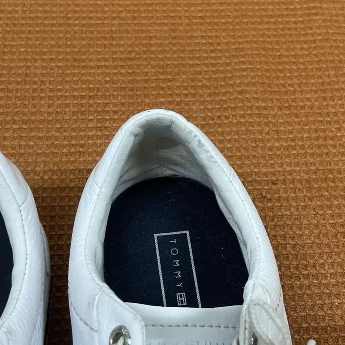 타미힐피거 소가죽 스터드 스니커즈 운동화 235 G07030 상품이미지6