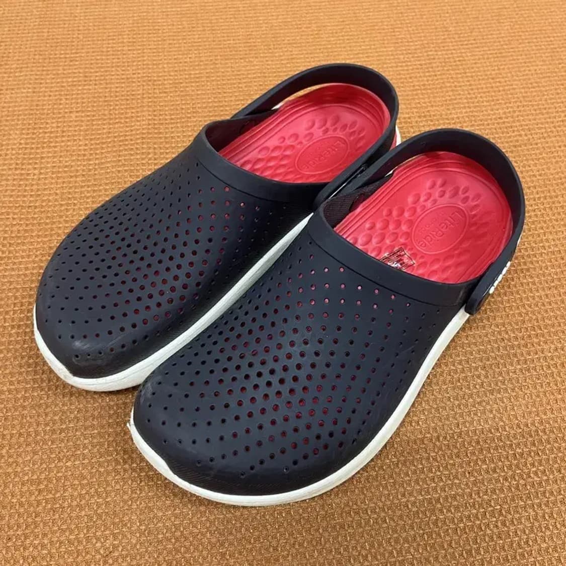 크록스 인모션 클로그 슬리퍼 샌들 W8 G07071 상품이미지1