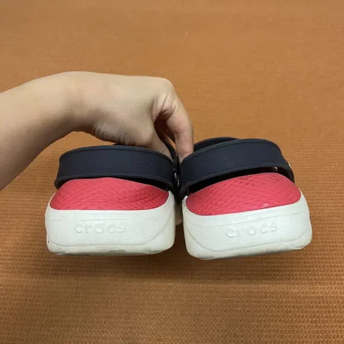크록스 인모션 클로그 슬리퍼 샌들 W8 G07071 상품이미지2