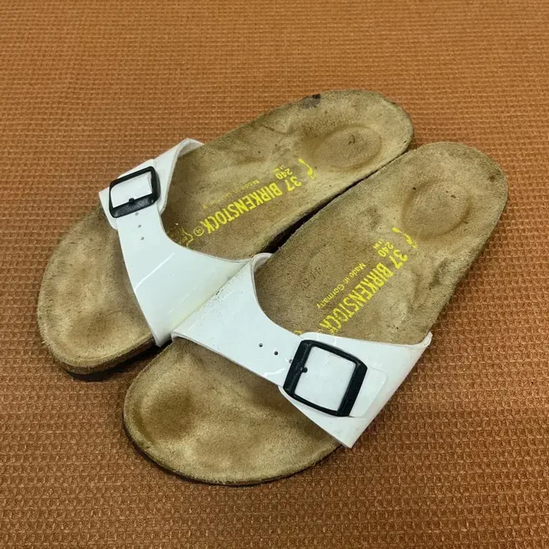 버켄스탁 화이트 가죽 슬리퍼 240 G07111 상품이미지1