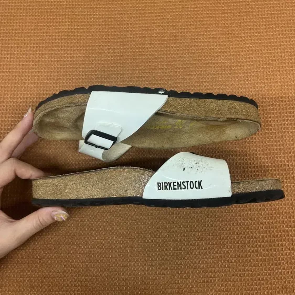 버켄스탁 화이트 가죽 슬리퍼 240 G07111 상품이미지3