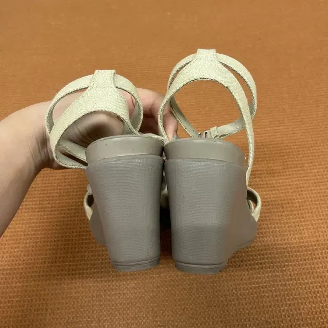 크록스 레이웨지 2 앵글 스트랩 샌들 W6 G07114 상품이미지2