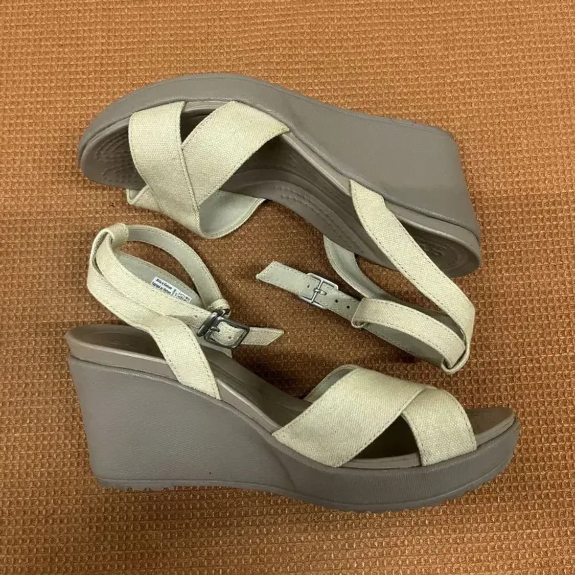 크록스 레이웨지 2 앵글 스트랩 샌들 W6 G07114 상품이미지3