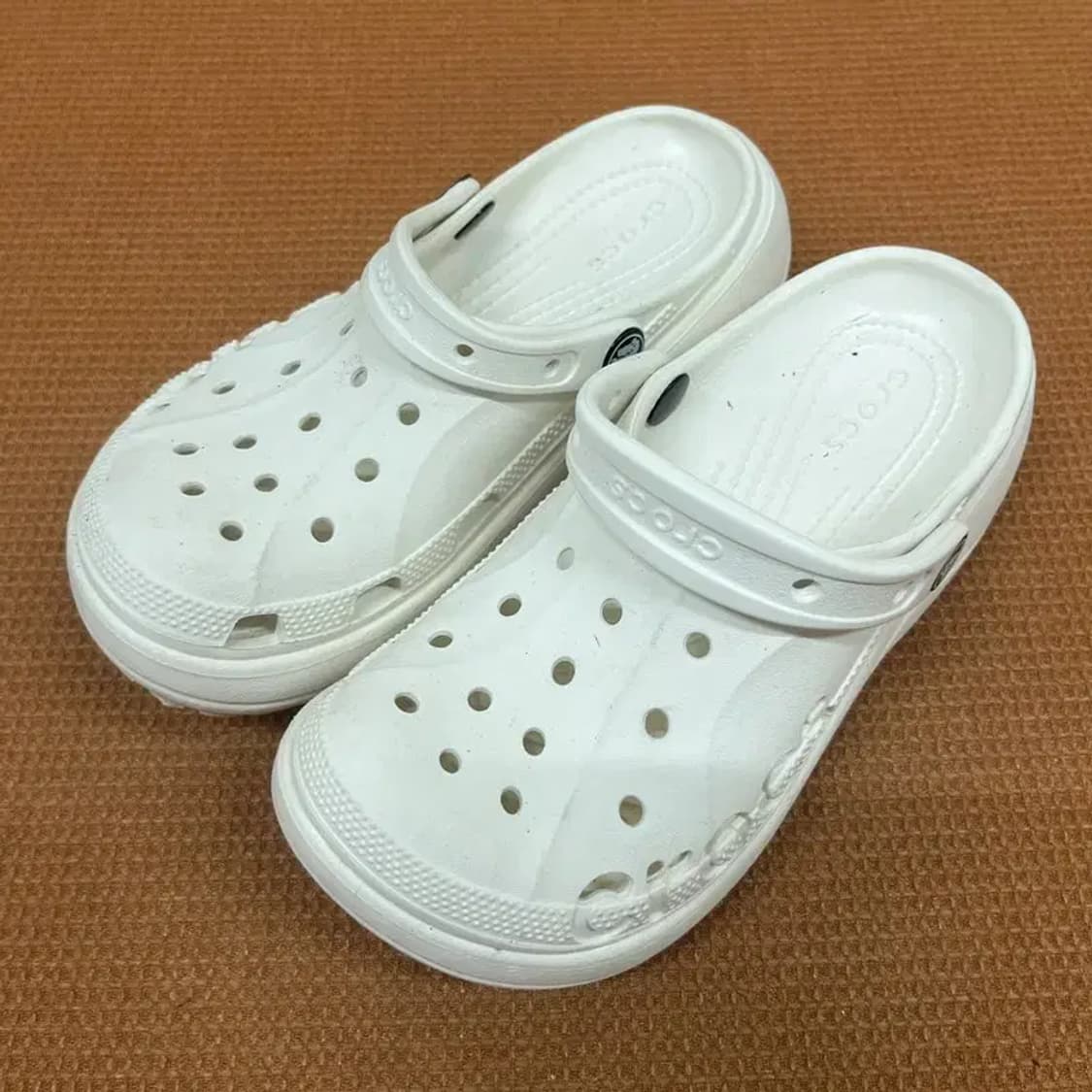 크록스 바야 플랫폼 클로그 슬리퍼 샌들 W7 G07123 상품이미지1