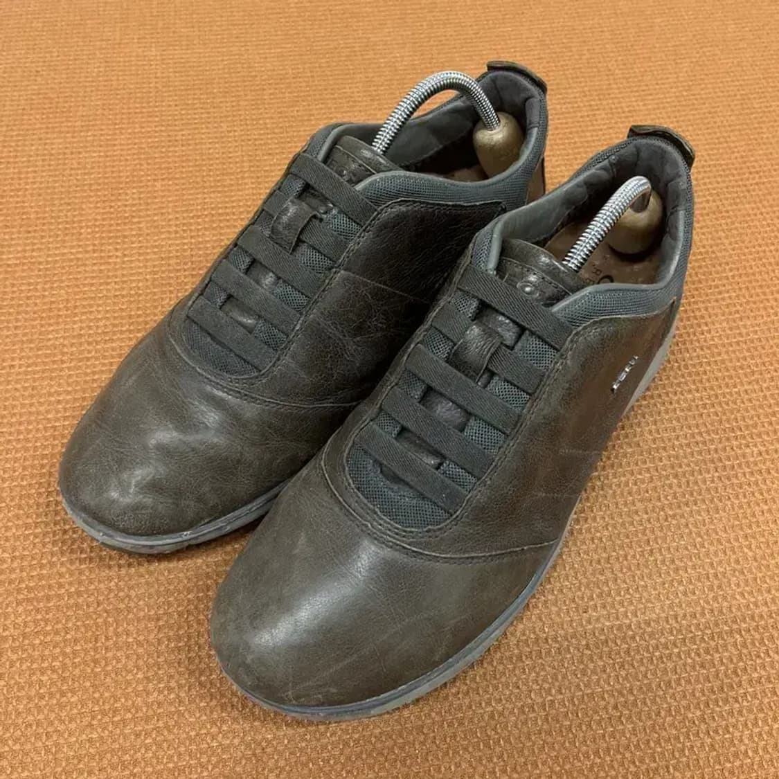 제옥스 네불라 스니커즈 운동화 UK8 G07145 상품이미지1