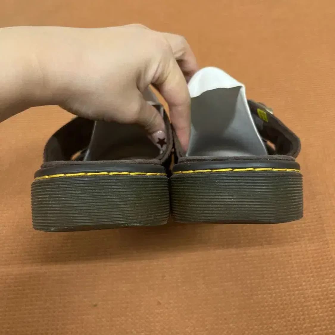 닥터마틴 니콜라이 다크브라운 슬리퍼 UK7 G07270 상품이미지2