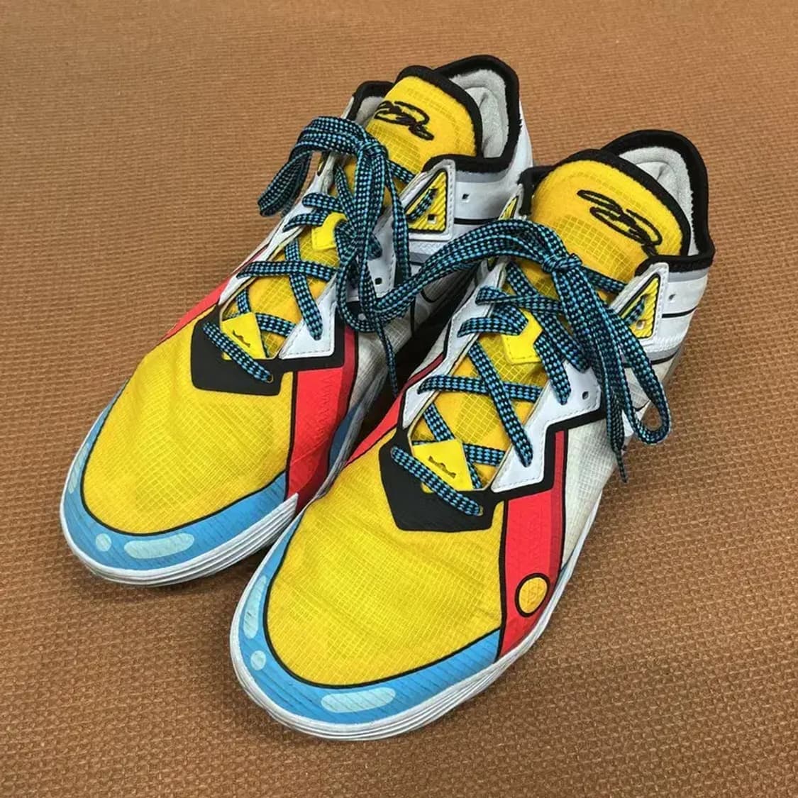 나이키 르브론 18 로우 카툰아트 농구화 운동화 290 G07405 상품이미지1