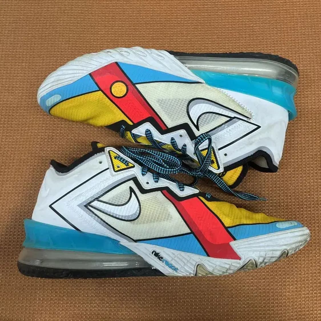 나이키 르브론 18 로우 카툰아트 농구화 운동화 290 G07405 상품이미지3