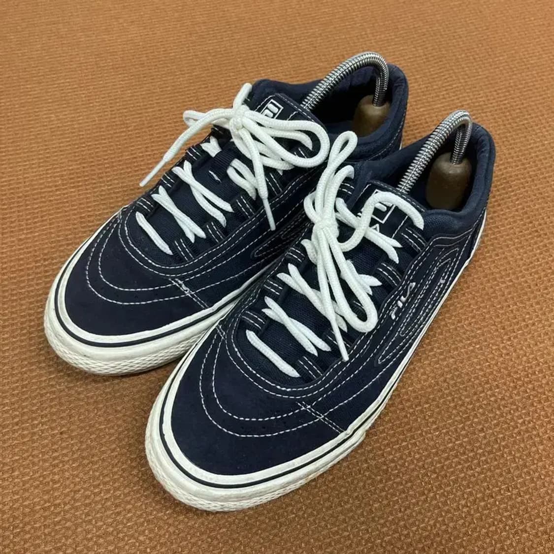 필라 클래식보더 스티치 스니커즈 운동화 250 G07425 상품이미지1