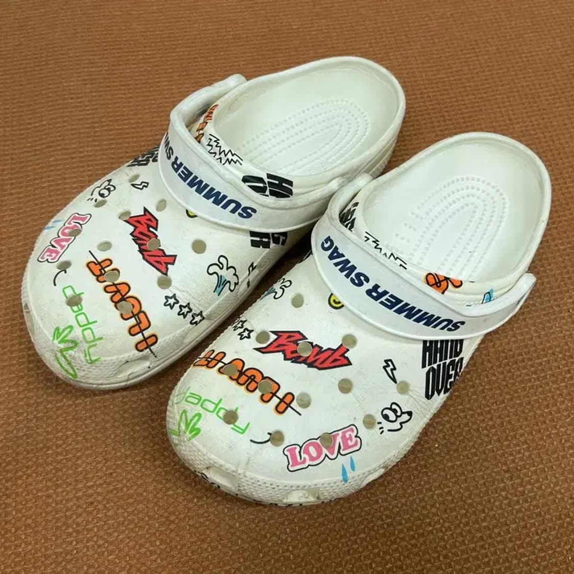 크록스 싸이 흠뻑쇼 콜라보 슬리퍼 샌들 M8 G07466 상품이미지1