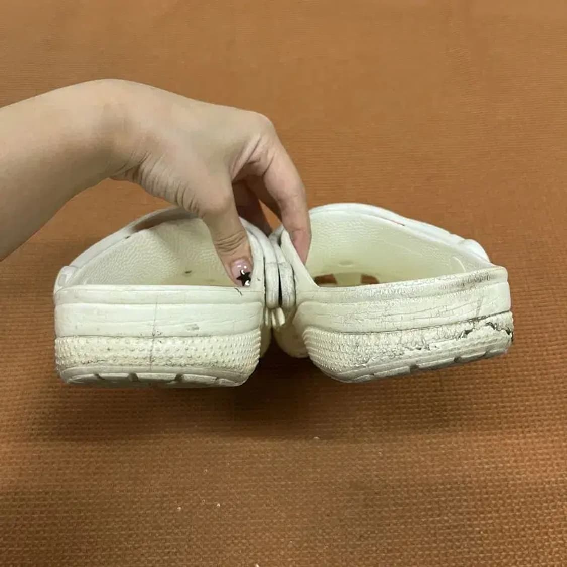 크록스 싸이 흠뻑쇼 콜라보 슬리퍼 샌들 M8 G07466 상품이미지2