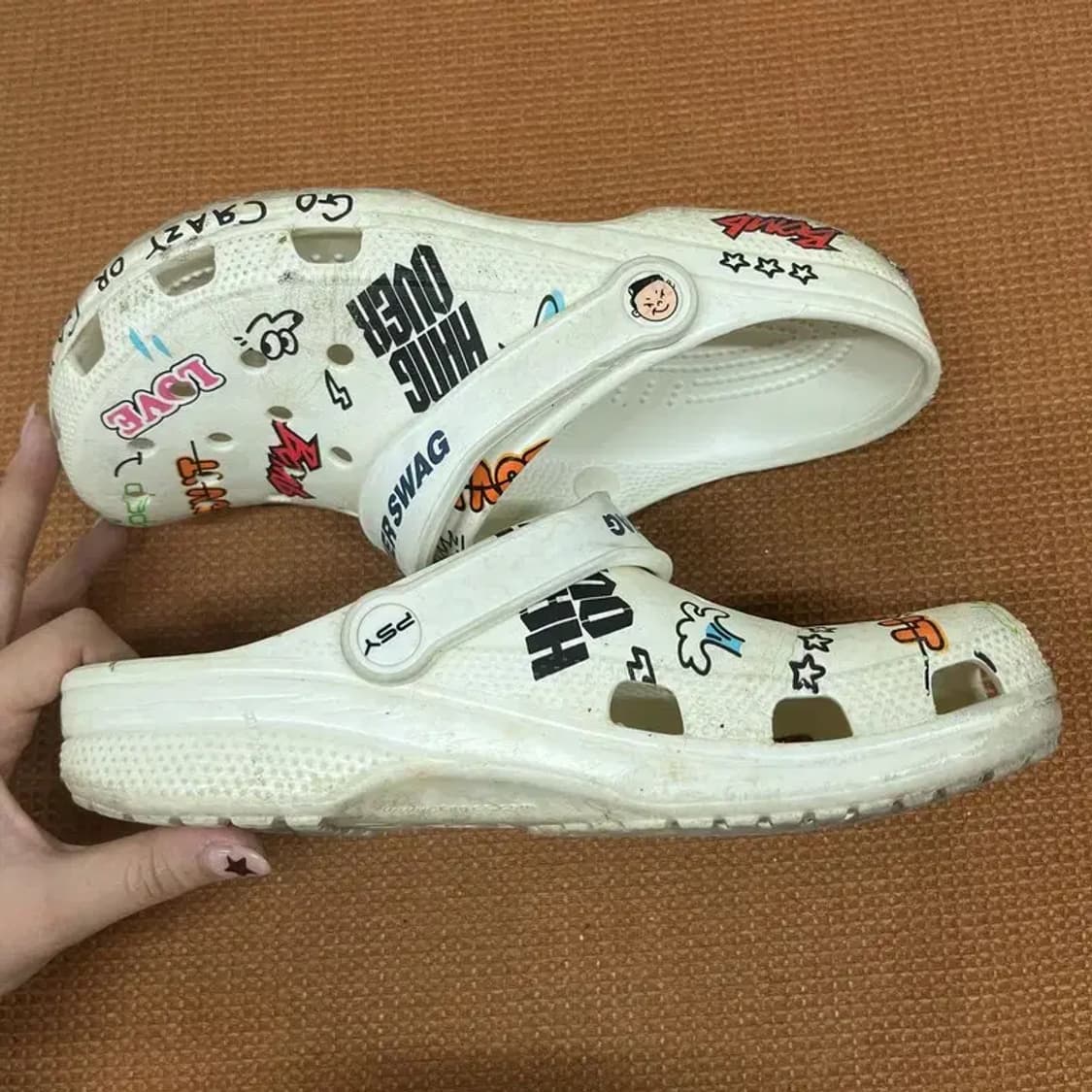 크록스 싸이 흠뻑쇼 콜라보 슬리퍼 샌들 M8 G07466 상품이미지3