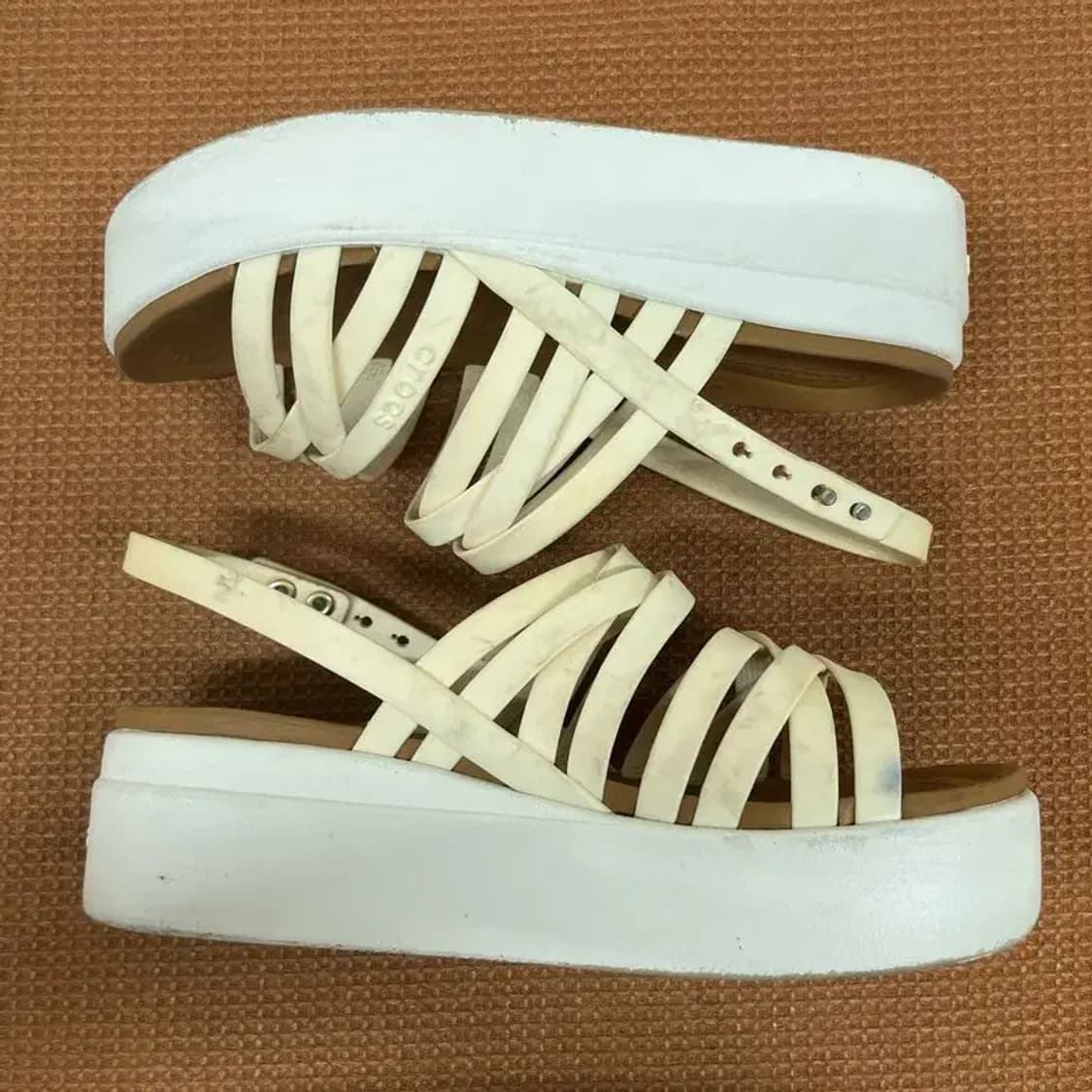 크록스 브루클린 스트래피 로우 웨지 샌들 W5 G07451 상품이미지3