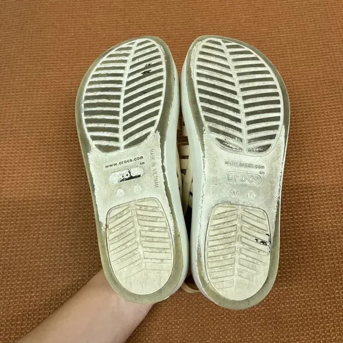 크록스 브루클린 스트래피 로우 웨지 샌들 W5 G07451 상품이미지4