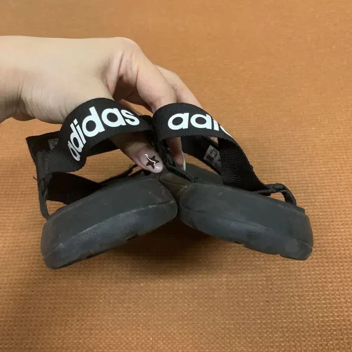 아디다스 컴포트 샌들 235 G07482 상품이미지2